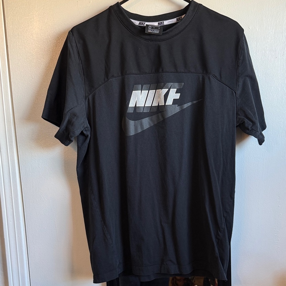 Nike Men's Black Tee with Logo - Picture 3 of 7